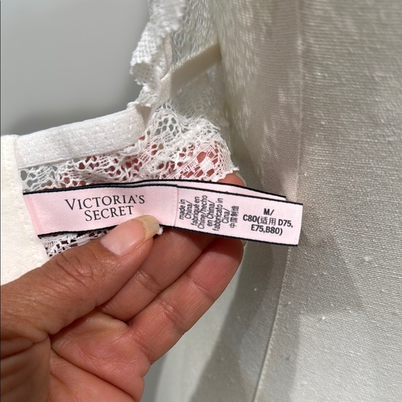 Victoria's Secret Size M White Lace Bralette with Crew Neckline Floral - Picture 9 of 9